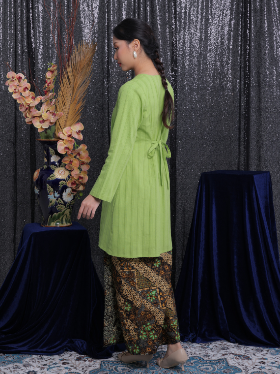 Kebaya Putu Anita